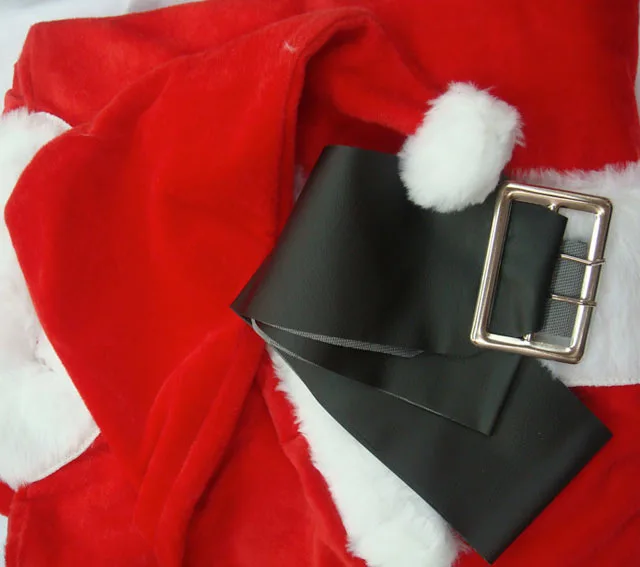 Papai Noel em esqueleto vira caso de polícia em Itu