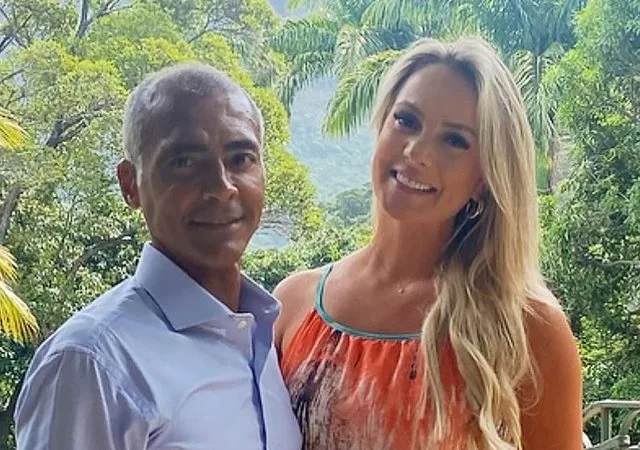 Romário quer casar com namorada 25 anos mais nova, revelam amigos