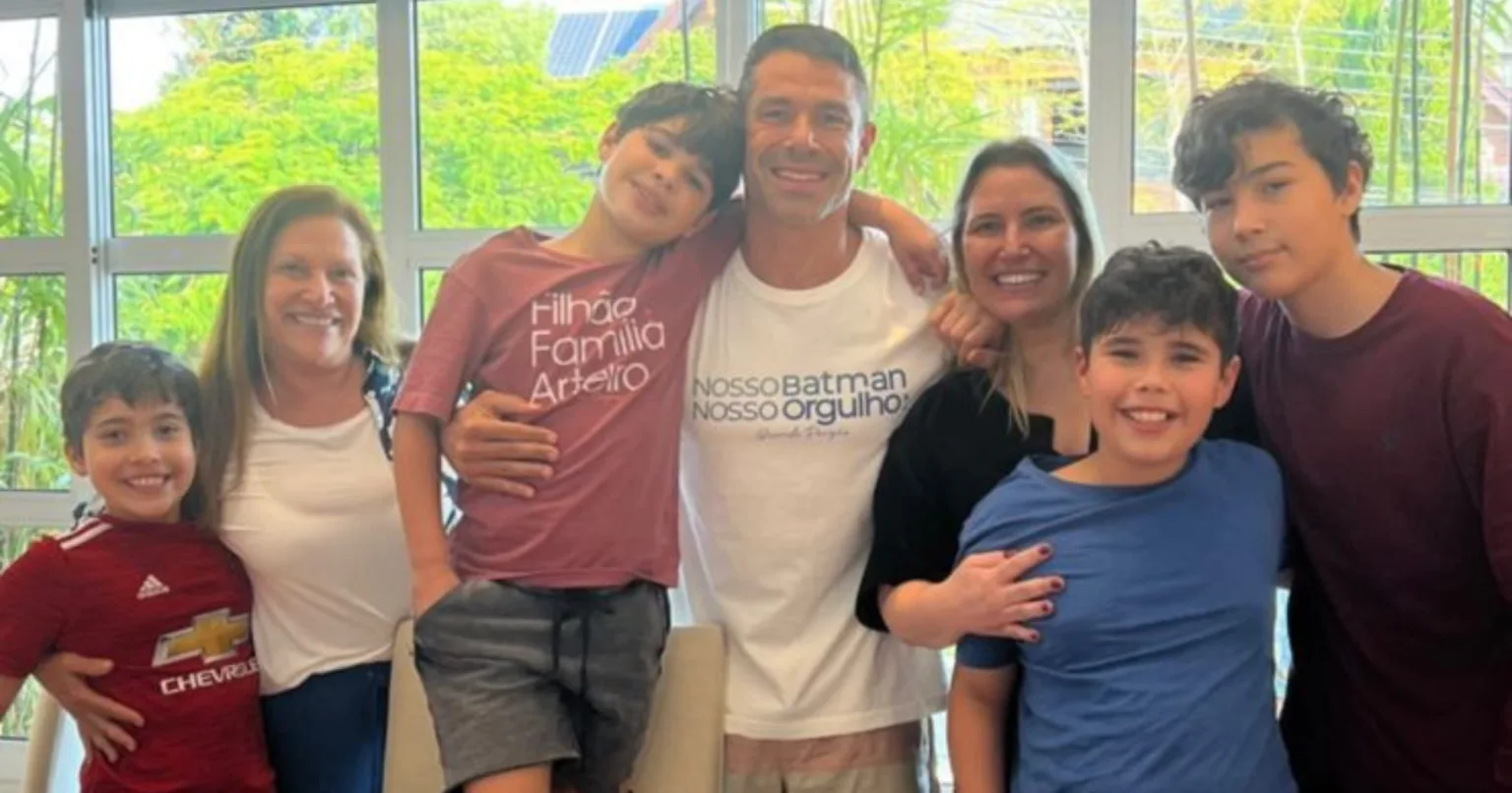 Marcus Buaiz celebra aniversário com filhos, mãe, irmã e sobrinhos; famosos parabenizam Marcus Buaiz celebra aniversário com filhos, mãe, irmã e sobrinhos; famosos parabenizam