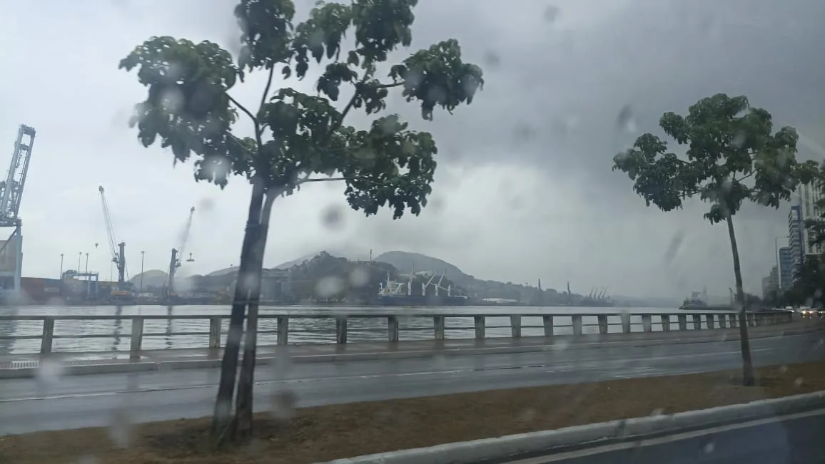 ES recebe alerta para chuvas fortes e ventos de até 100 km/h