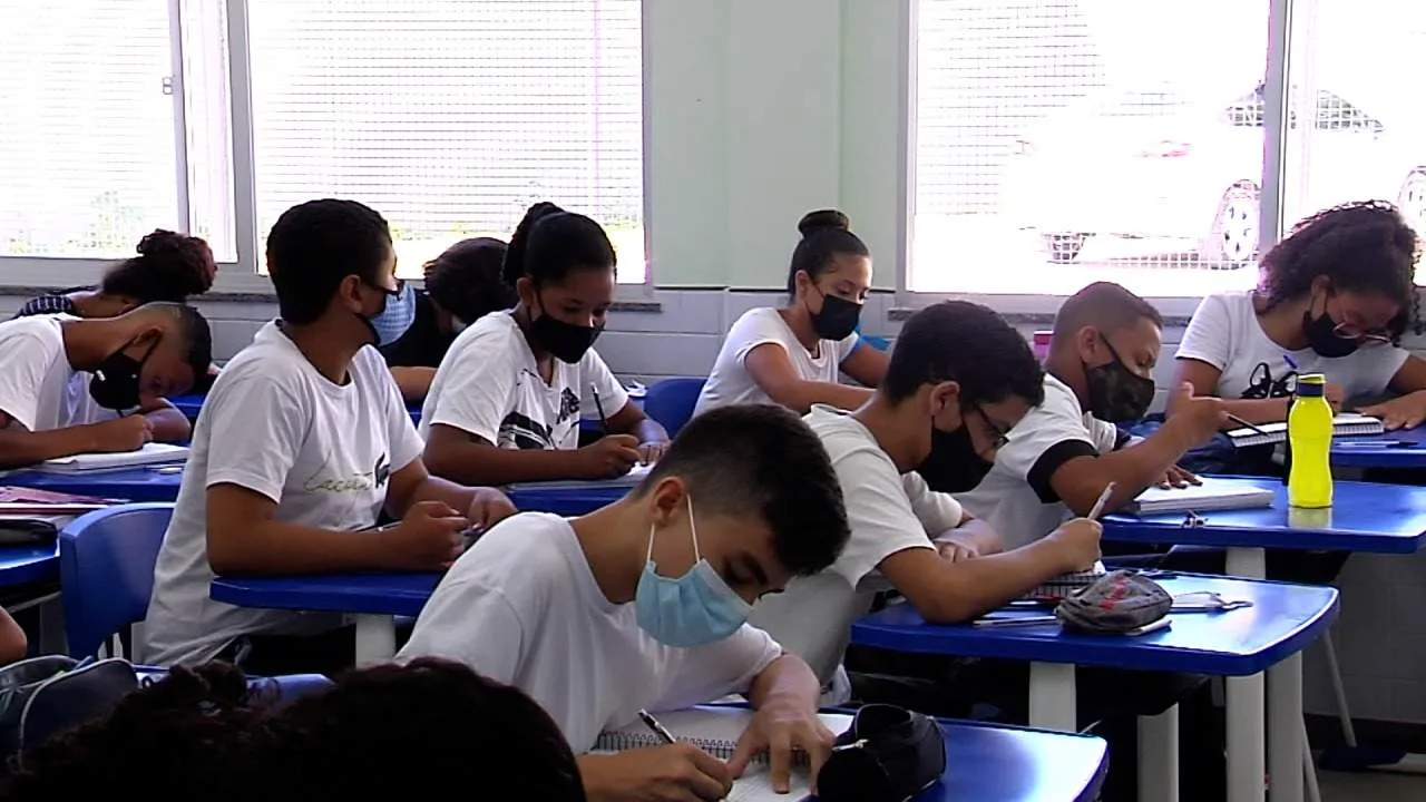 Covid-19: ES pede uso de máscaras nas escolas e ambientes fechados