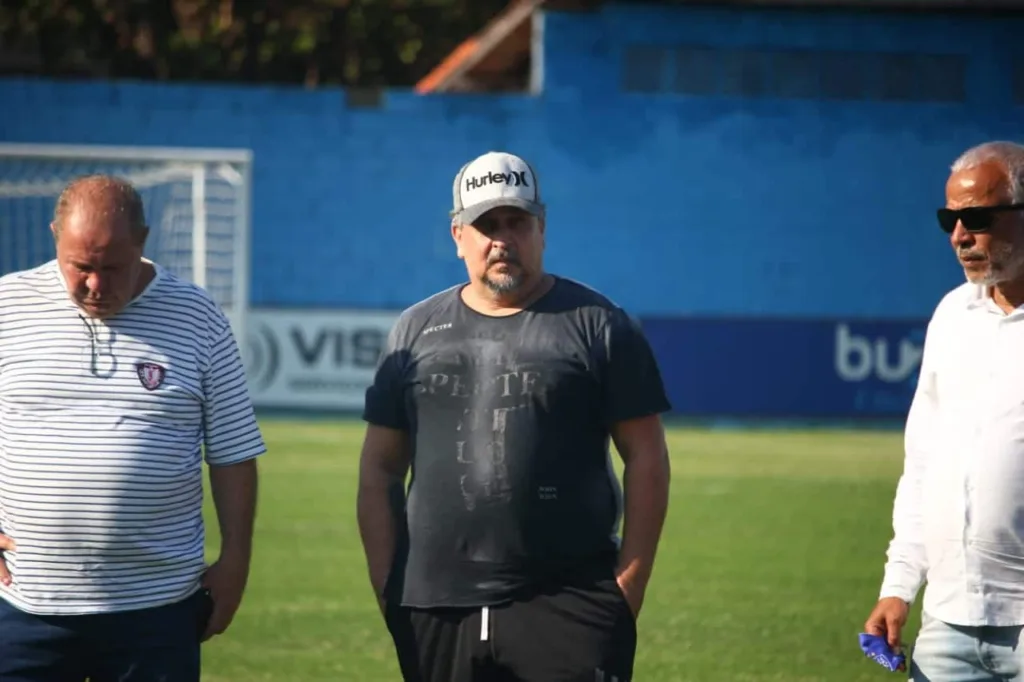 Charles de Almeida é o novo técnico do Vitória FC Charles de Almeida é o novo técnico do Vitória FC