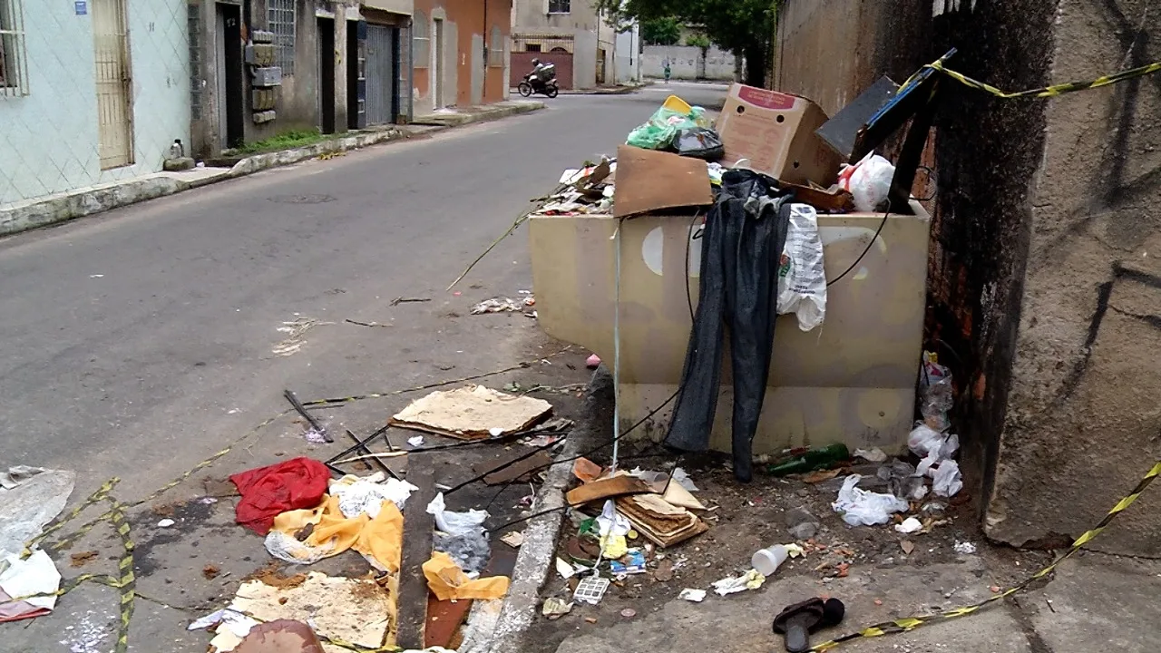 Polícia vai investigar caso de restos mortais humanos jogados em lixeira de Vila Velha