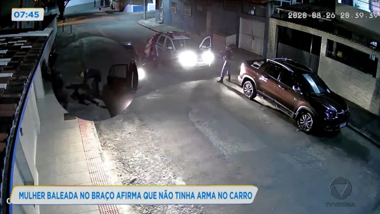 Mulher baleada no braço afirma que não tinha arma no carro