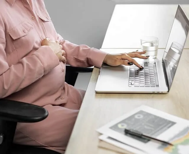 JÁ EM VIGOR LEI QUE AUTORIZA O RETORNO DAS GESTANTES VACINADAS AO TRABALHO PRESENCIAL