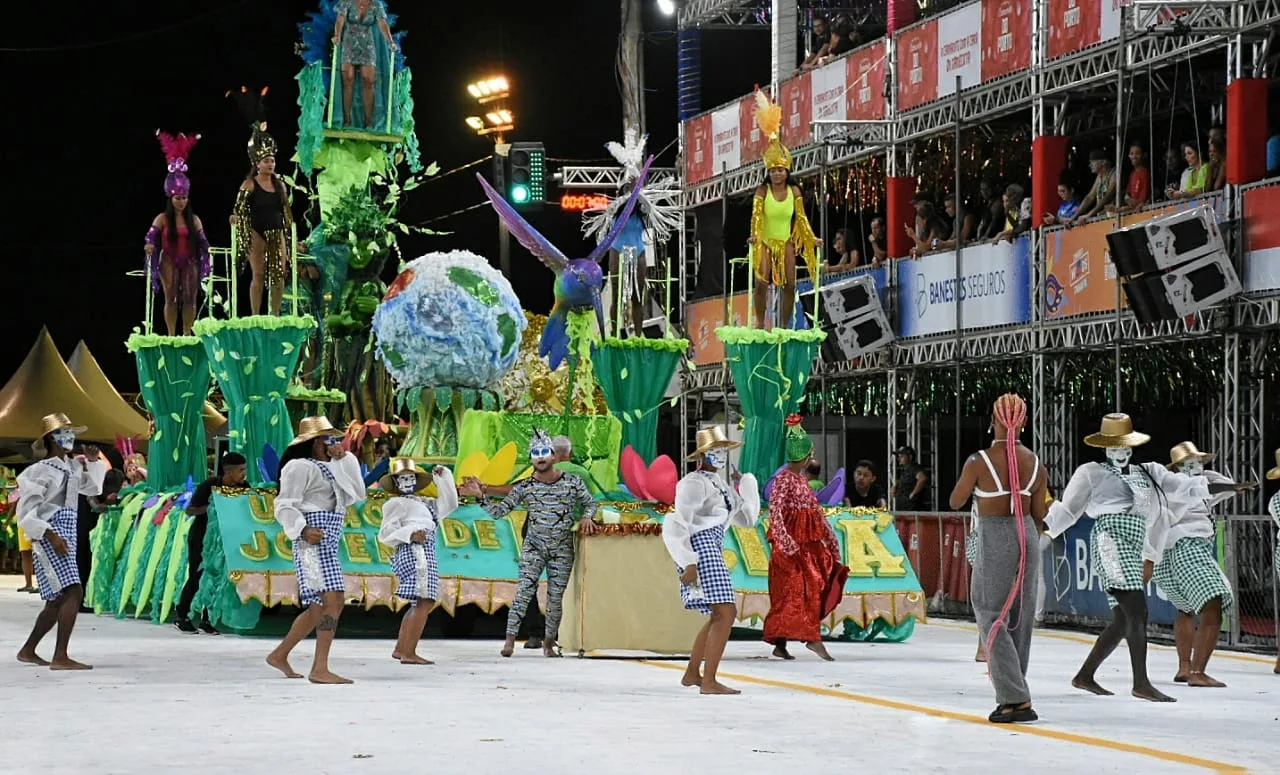 Grupo B encerra desfile do Carnaval de Vitória no domingo