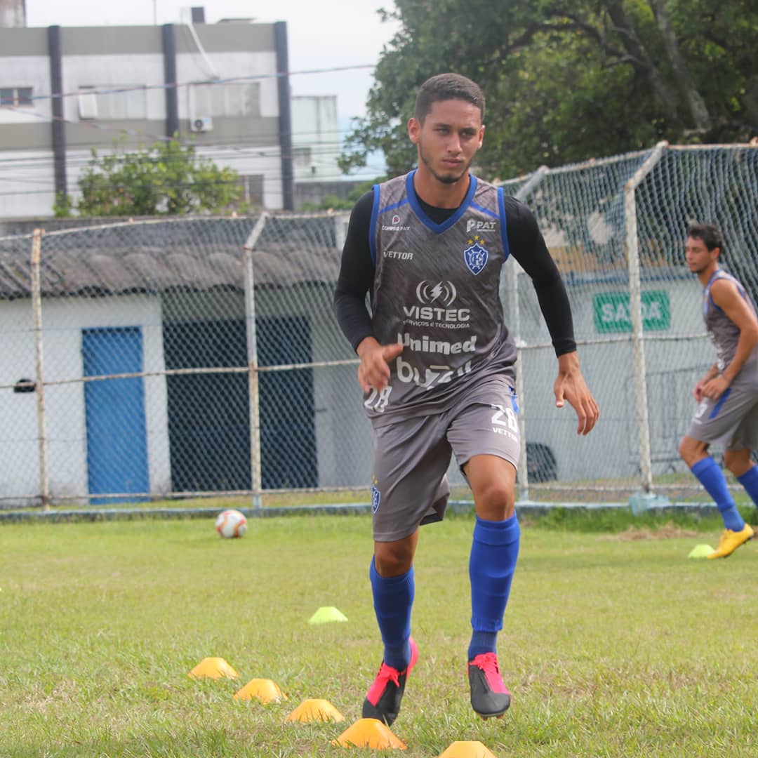 Volante do Vitória FC é contratado pelo Atlético-MG e se apresenta na segunda-feira