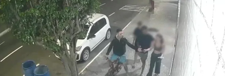 VÍDEO | Adolescente é confundido com criminoso rival e assaltado em Vila Velha