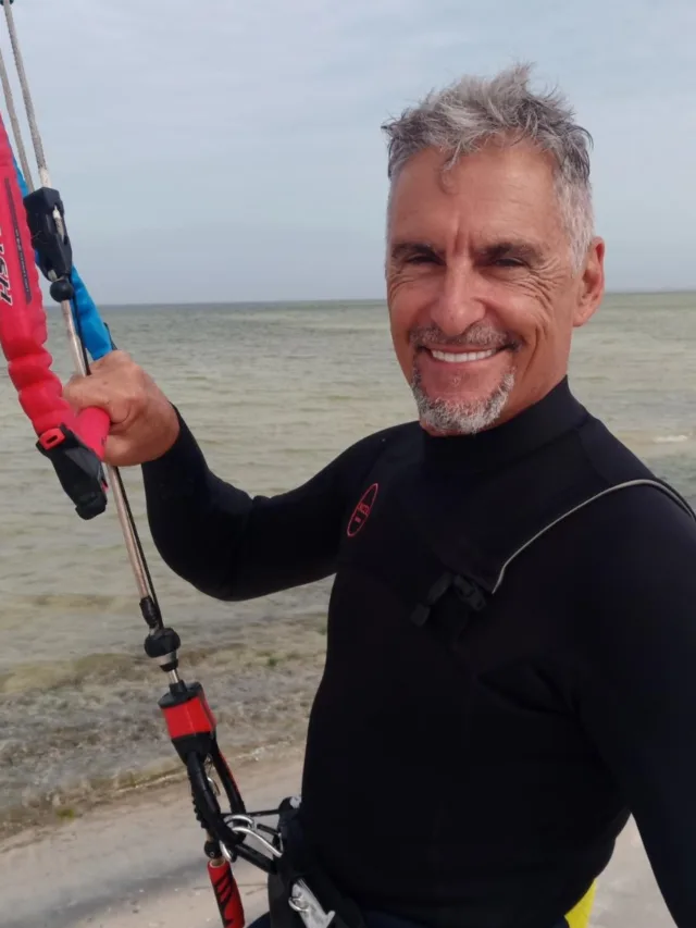 Ator de Stargate, Cliff Simon morre em acidente de kitesurf