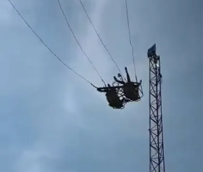 VÍDEO | Jovem tem fraturas nas pernas e no fêmur após tirolesa despencar em parque