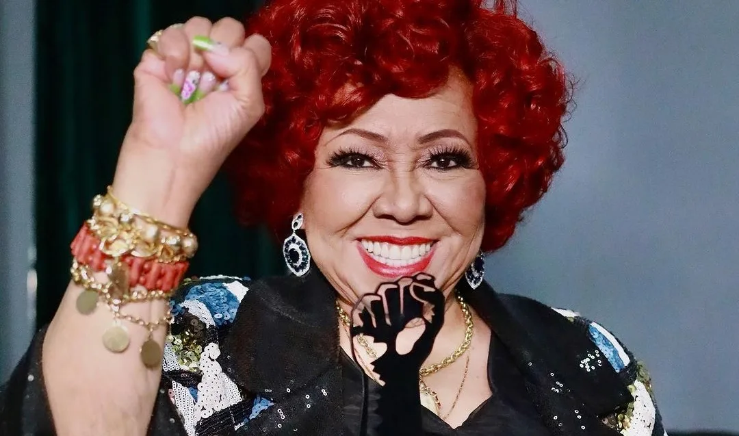 Alcione recebe homenagem diretamente das mãos de Preta Gil