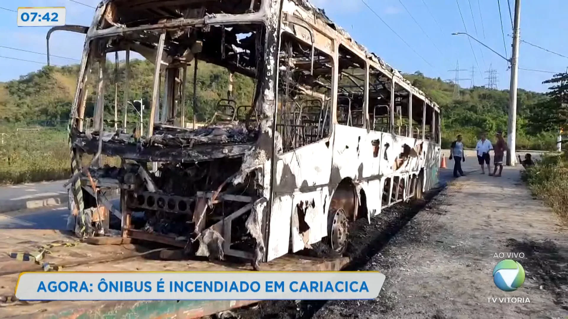 Ônibus é incendiado em Cariacica