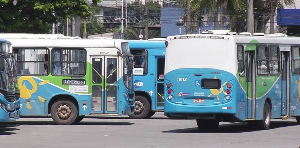 Adolescente de 14 anos é alvo de importunação sexual em ônibus do Transcol