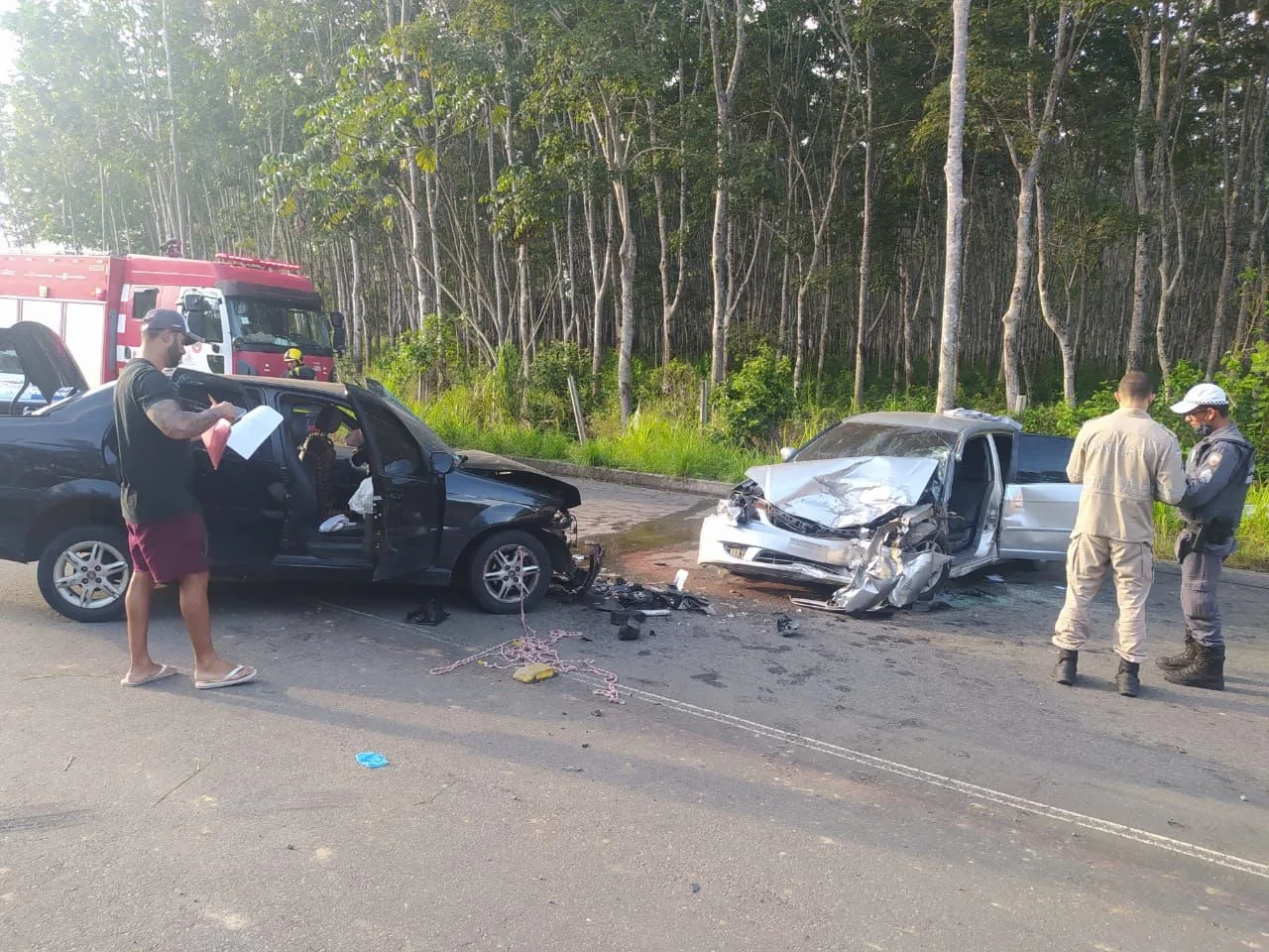 VÍDEO | Três pessoas ficam feridas após acidente na Serra