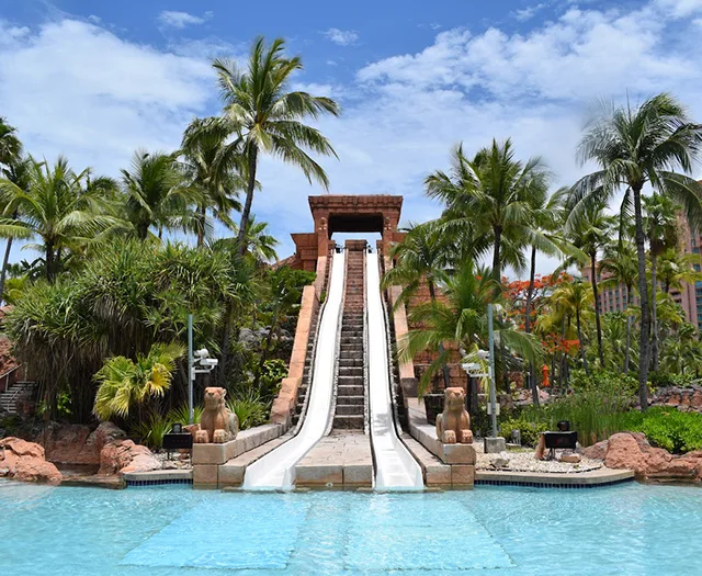 Parque aquático no ES terá que indenizar cliente que se machucou em piscina