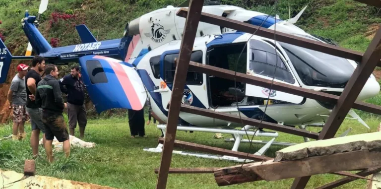 VÍDEO | Família soterrada em Santa Leopoldina é resgatada por helicóptero do Notaer; um homem morreu