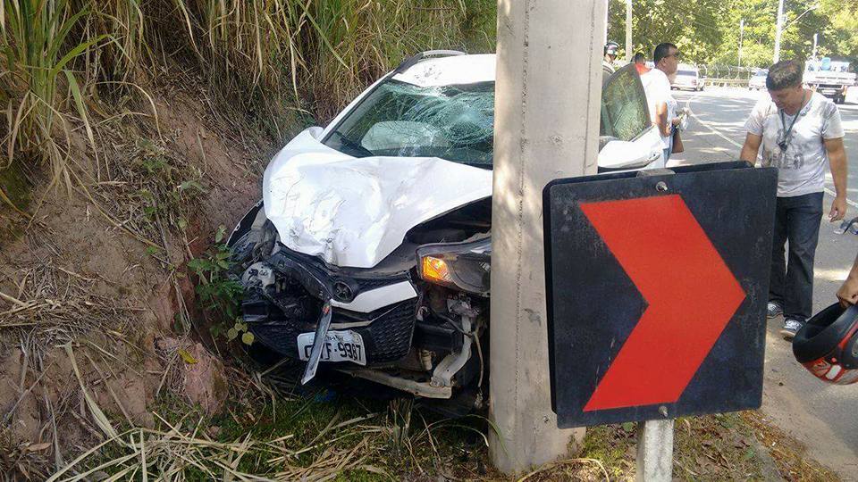 Motociclista fica ferido após colisão com veículo na Rodovia ES 164 em Cachoeiro