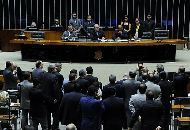 Na reta final, petista diz que PMDB não dará espaço a partidos médios