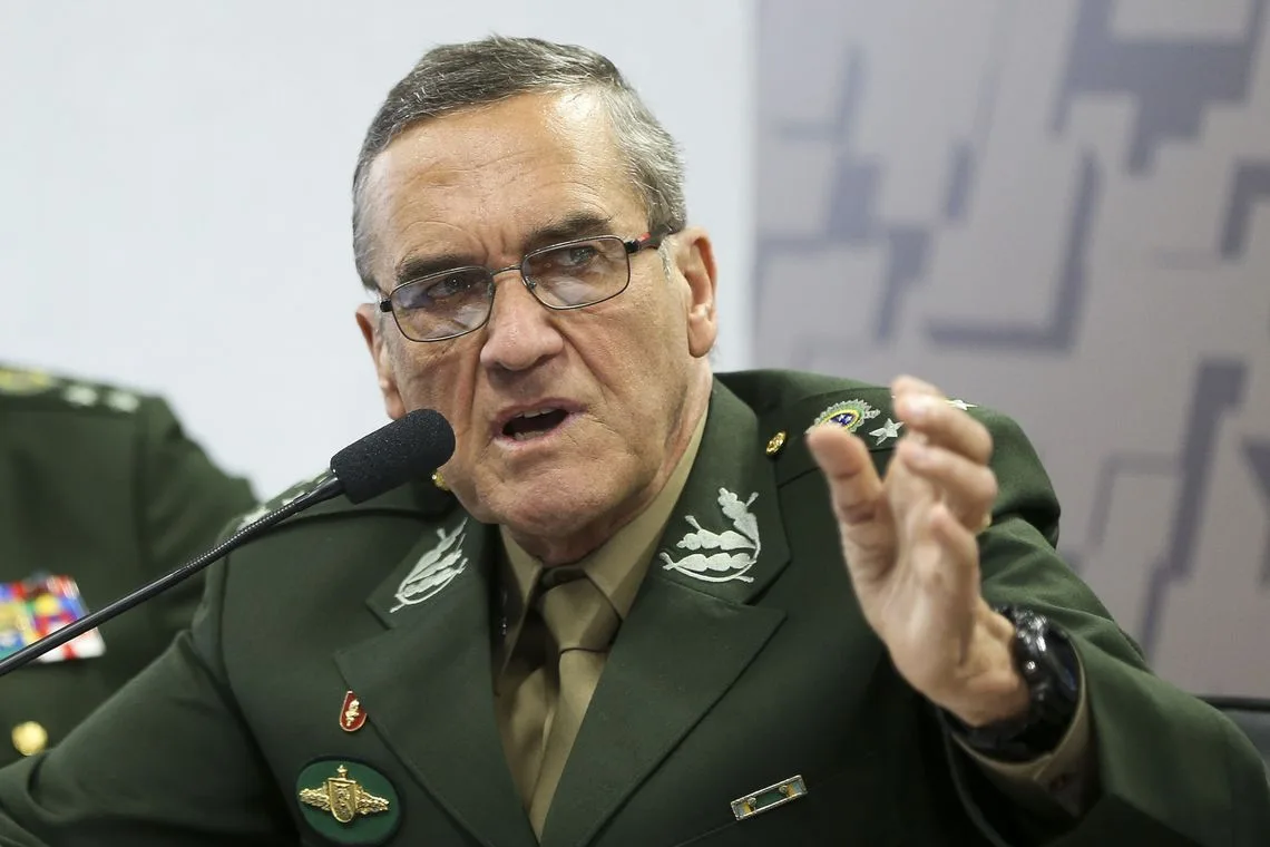 Brasília – O comandante do Exército, general Eduardo Dias da Costa Villas Boas, durante audiência pública na Comissão de Relações Exteriores e Defesa Nacional, do Senado (Marcelo Camargo/Agência Brasil)