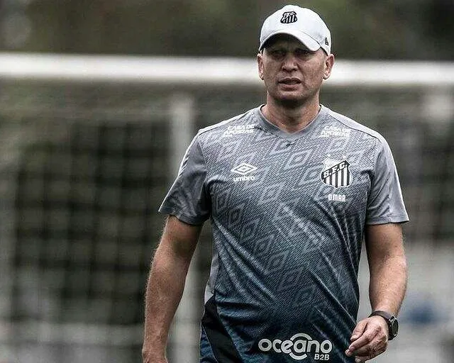Omar Feitosa testa positivo para covid-19 e aumenta lista de infectados do Santos