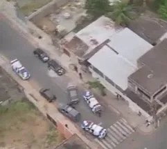 Suspeita de gerenciar tráfico na Serra é presa com outras 15 pessoas em operação policial