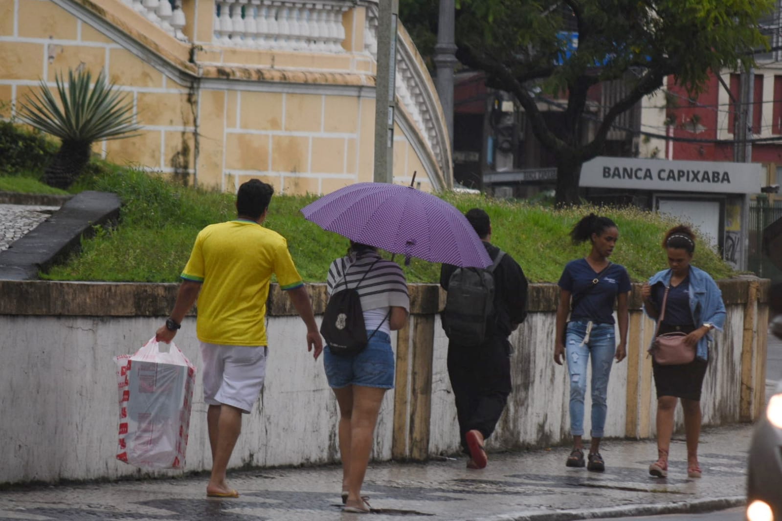 Instituto emite alerta vermelho de grande perigo para chuva no ES