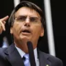 Bolsonaro volta a criticar vacinas e promete novidade sobre tratamento precoce