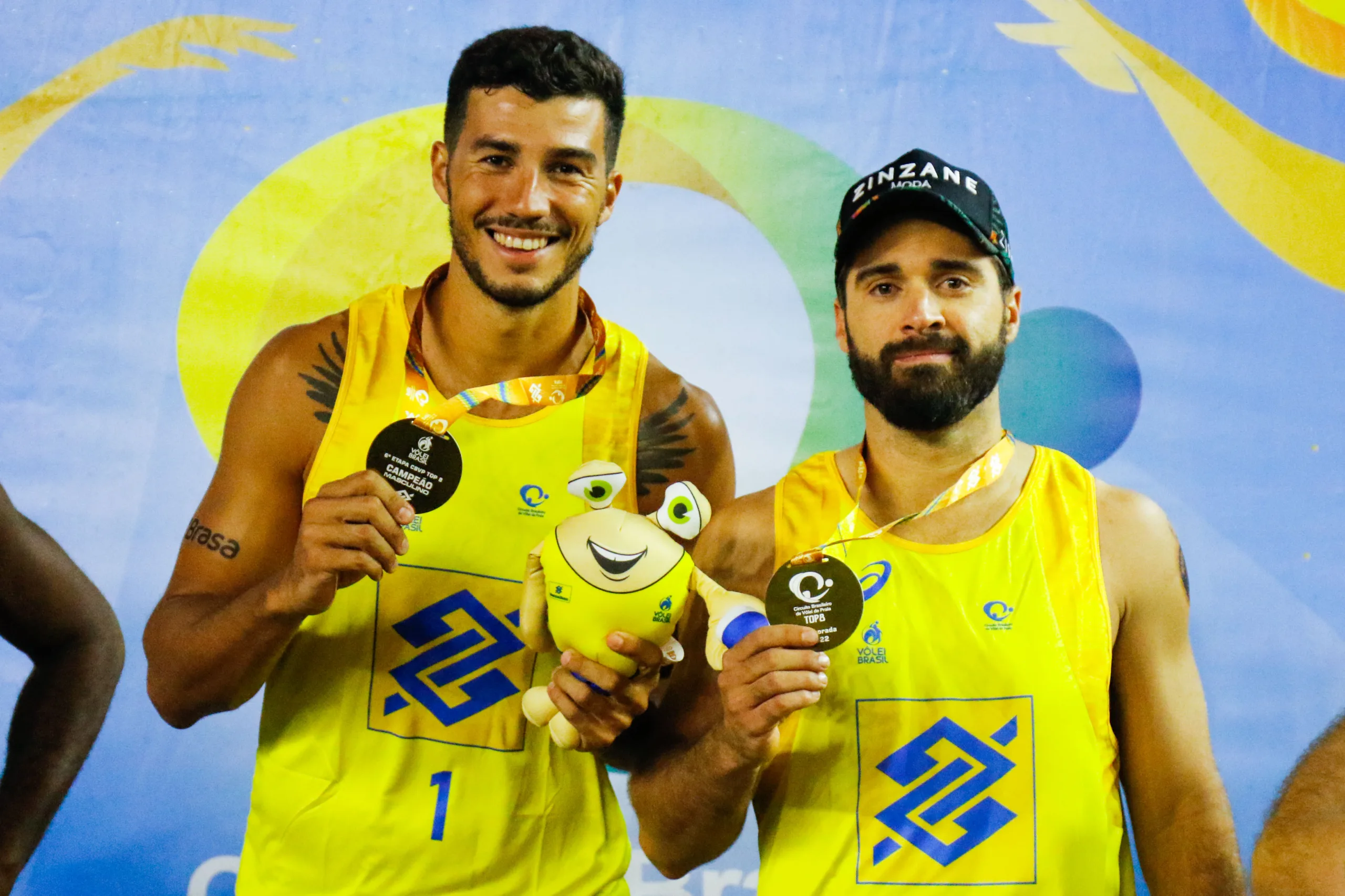 Bruno Schmidt e Saymon conquistam o Top 8 de vôlei de praia em Vila Velha