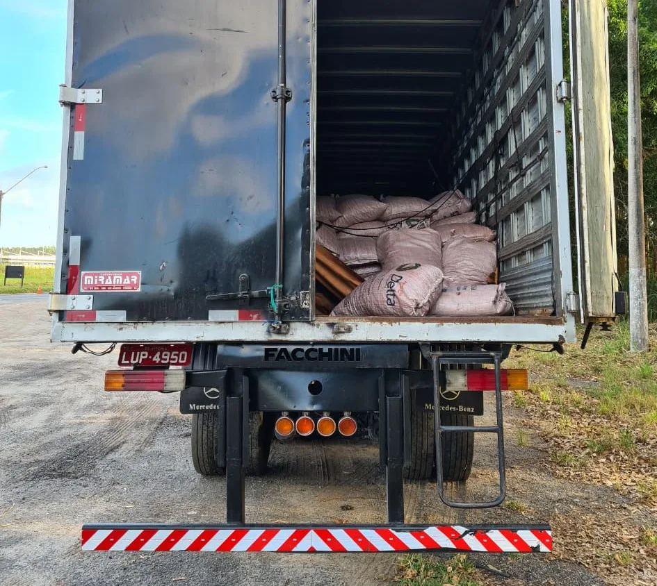 Sete toneladas de camarão são apreendidas em São Mateus