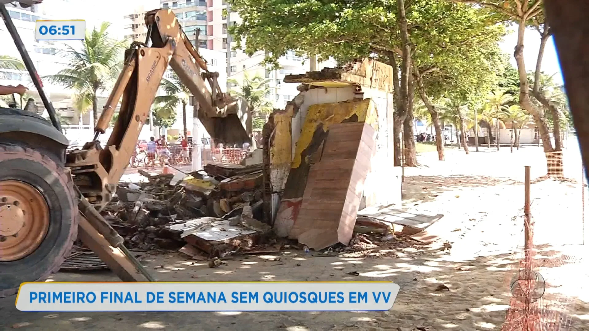 Praias de Vila Velha mudam de visual com demolição de quiosques