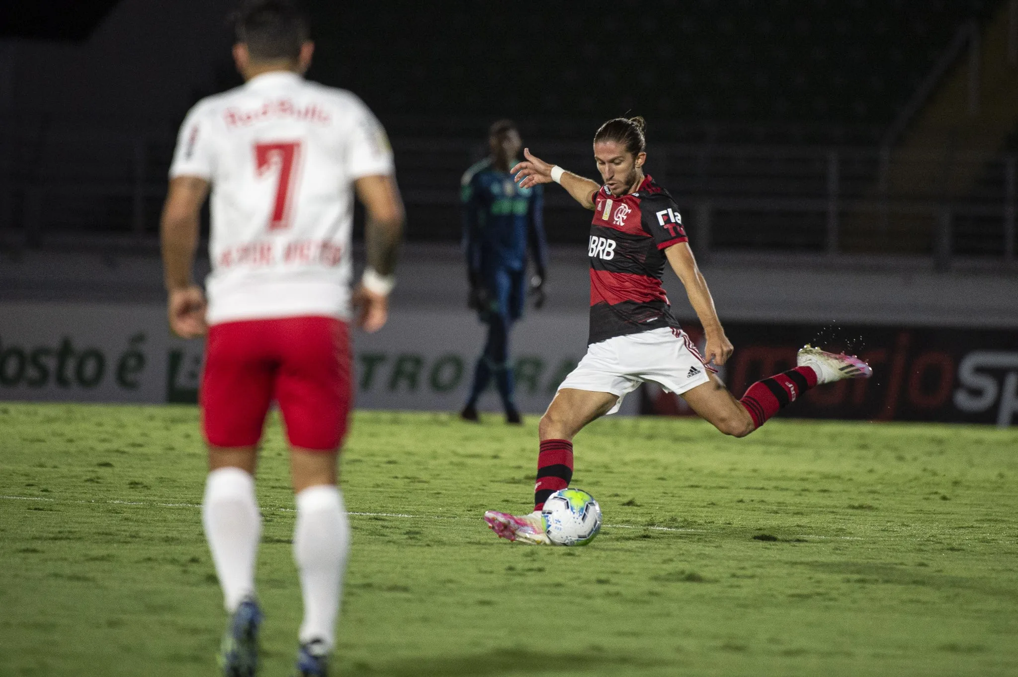 Vacilos do Flamengo podem custar caro e Internacional ser campeão neste domingo