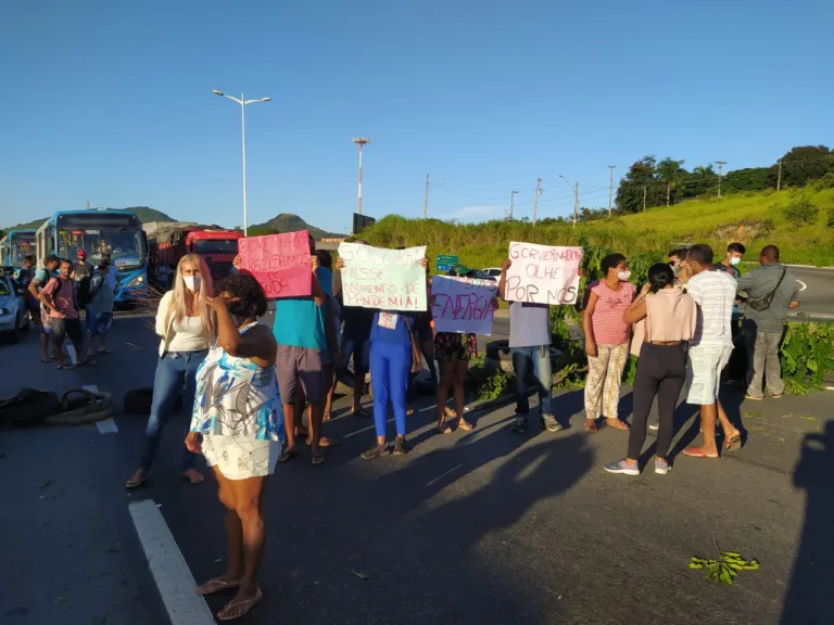 Após manifestação de moradores, trânsito é liberado na Rodovia do Contorno