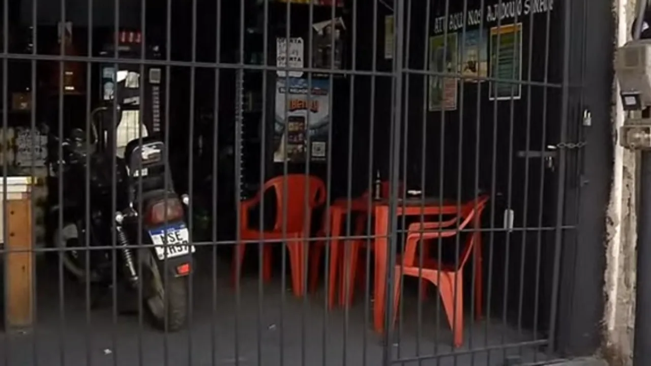 Jovem tenta separar briga de amigo em bar e é esfaqueado em Vila Velha