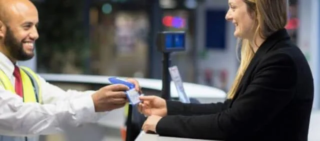 Indigo abre 136 vagas para níveis fundamental e médio
