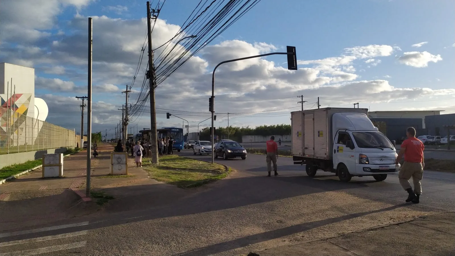 Ciclista é atropelado por moto na Rodovia Darly Santos, em Vila Velha