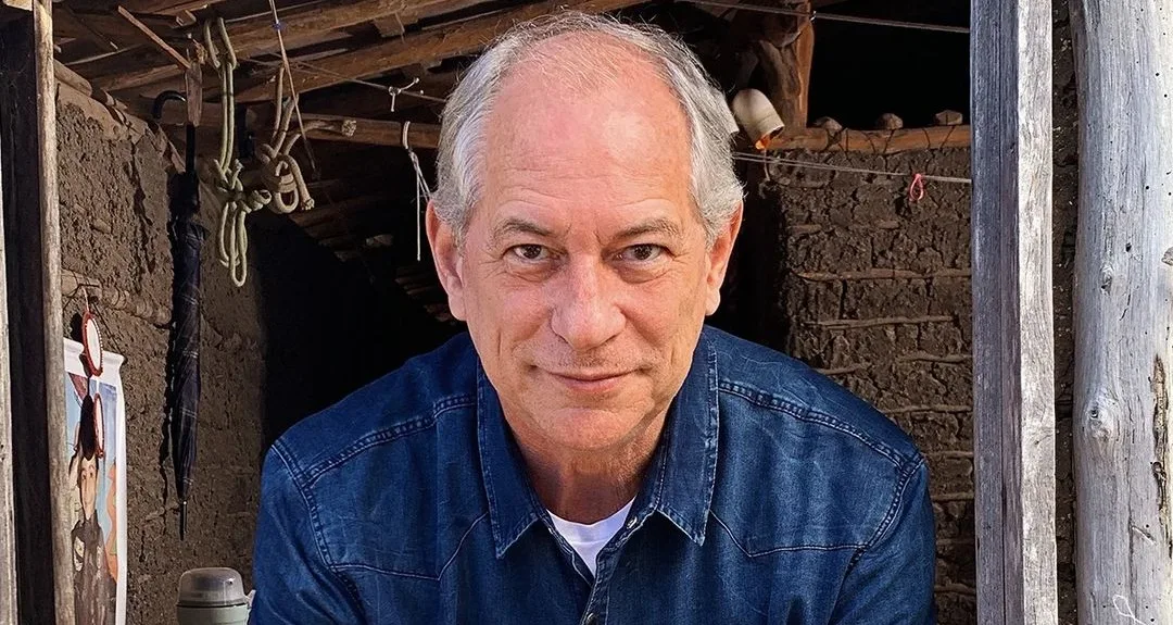 VÍDEO | Ciro Gomes dá tapa na cara de homem após ser chamado de bandido