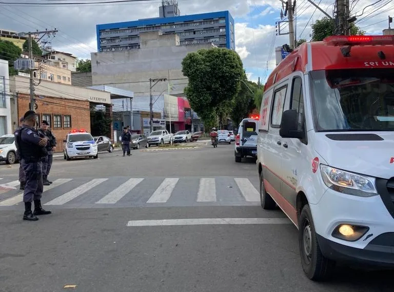 Criança que caiu do 10º andar de prédio em Colatina segue internada em estado grave