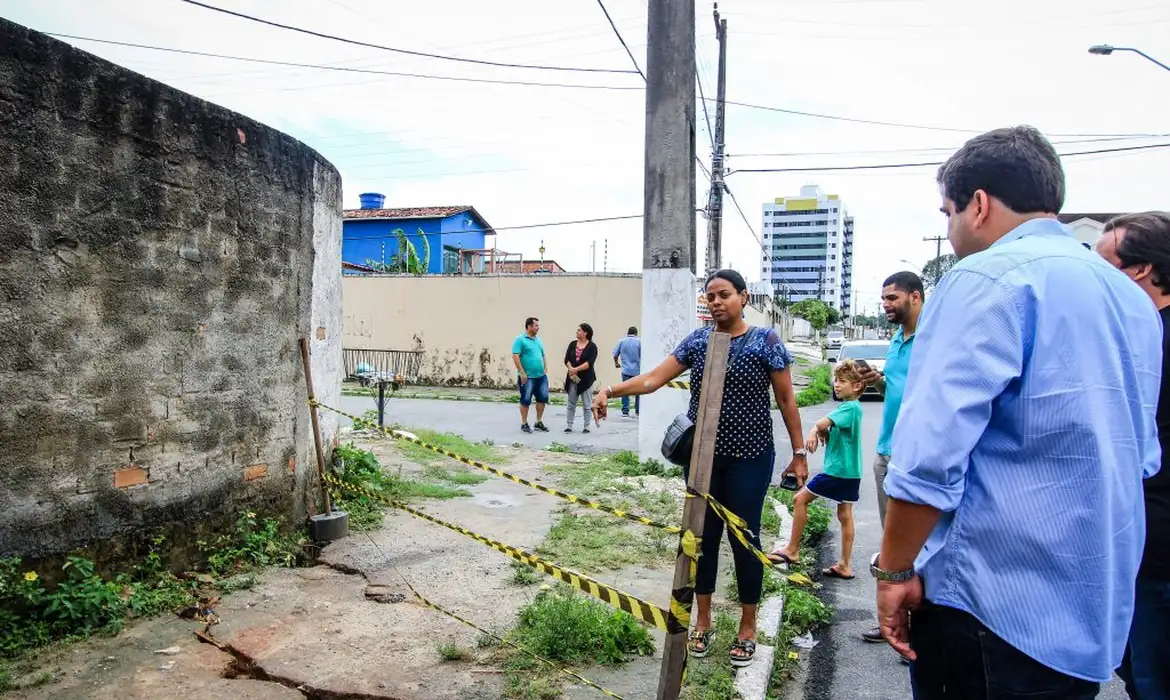 Maceió levará ao governo federal relatório de impactos de mina da Braskem, diz prefeito