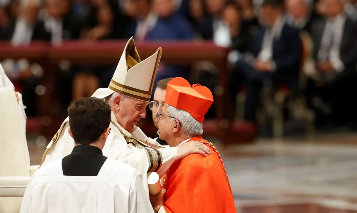 Papa Francisco dá posse a dois novos cardeais brasileiros, incluindo o 1º da Amazônia