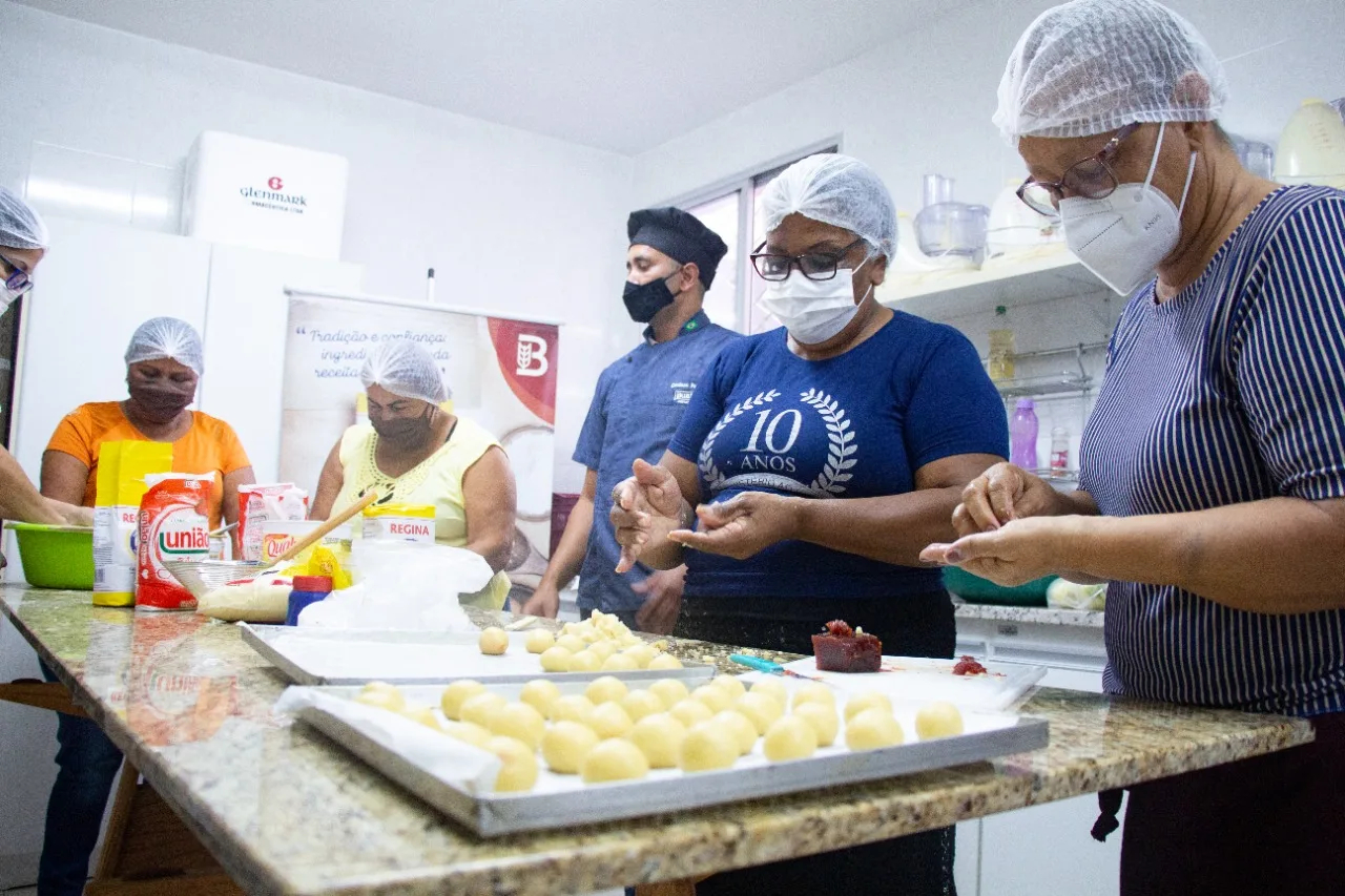 Buaiz Alimentos promove aulas de culinária de graça para pacientes com câncer no ES