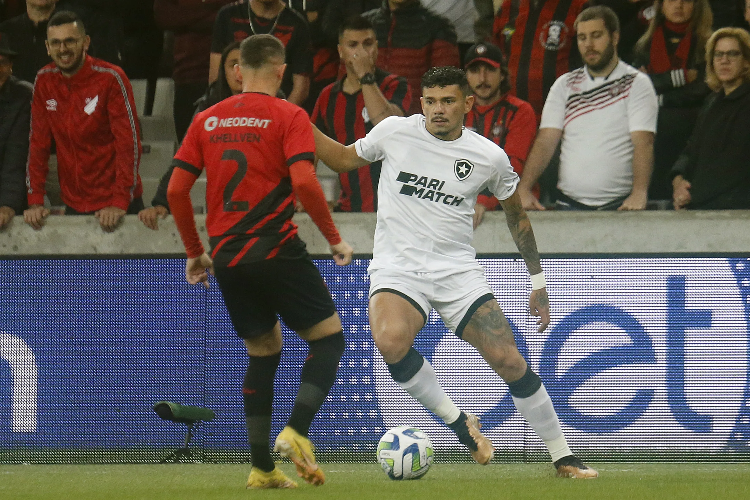 Athletico vira sobre Botafogo em 2º tempo avassalador e abre vantagem na Copa do Brasil