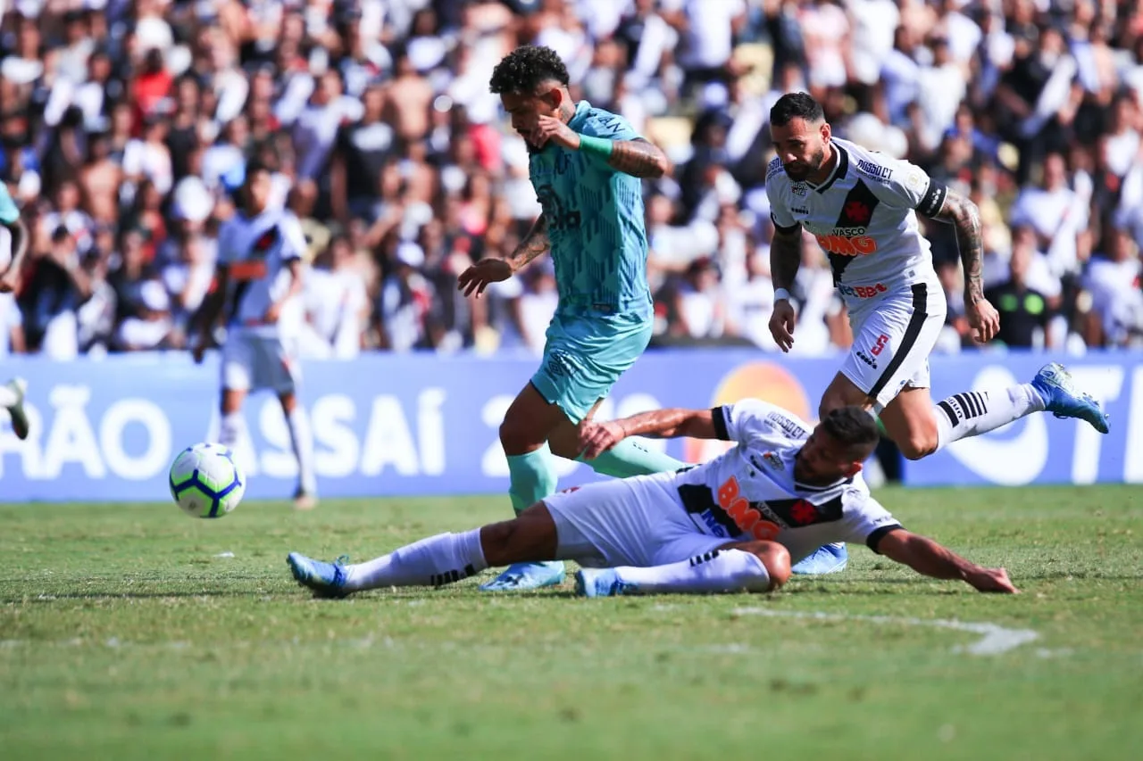 Vasco leva gol de empate da Chapecoense nos acréscimos e frustra Maracanã lotado