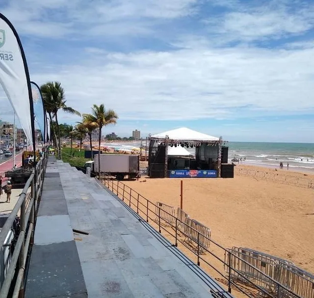 Prefeitura da Serra promove ação de conscientização ambiental em praias do município