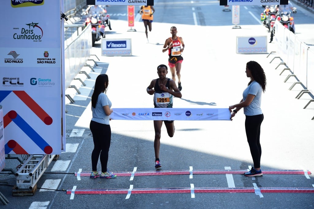 Com sprint no final, etíope Leul Aleme ganha a São Silvestre