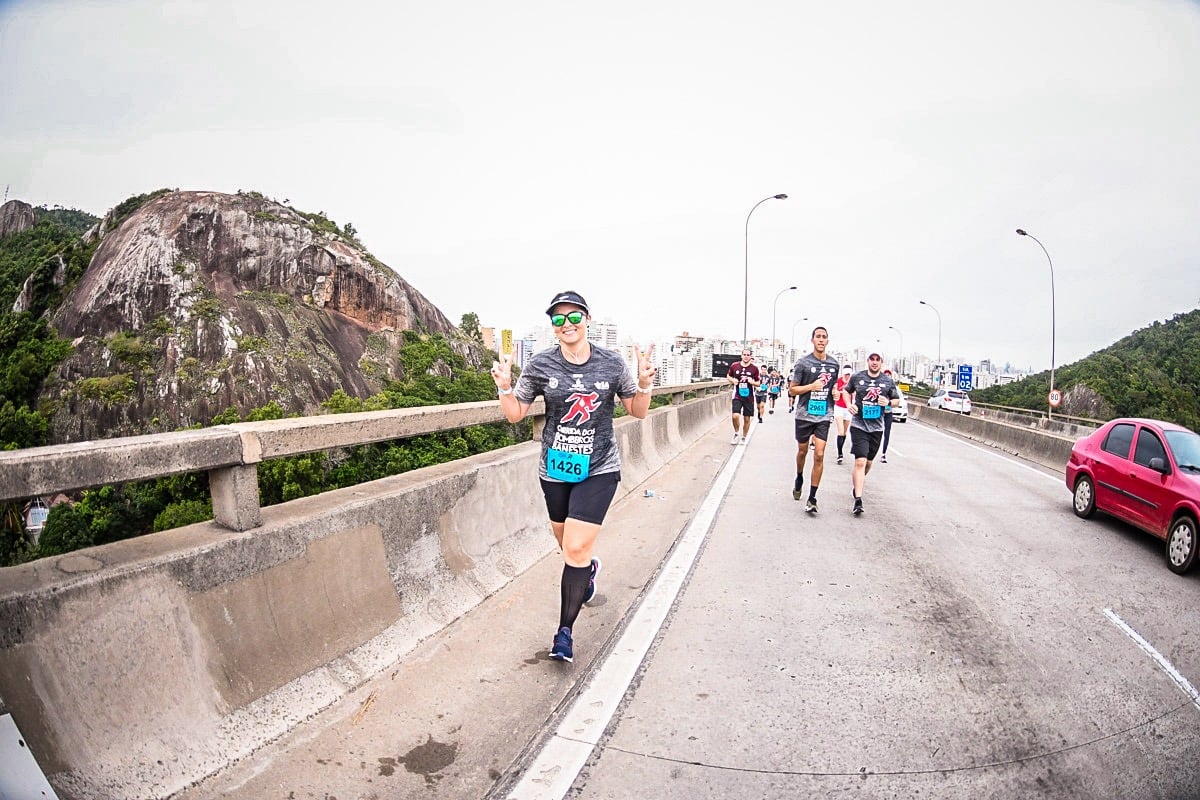 Eliana fez a Corrida dos Bombeiros e já teve a sensação de passar pela Terceira Ponte