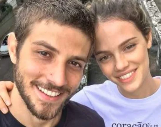 Laura Neiva e Chay Suede remarcam data de casamento!