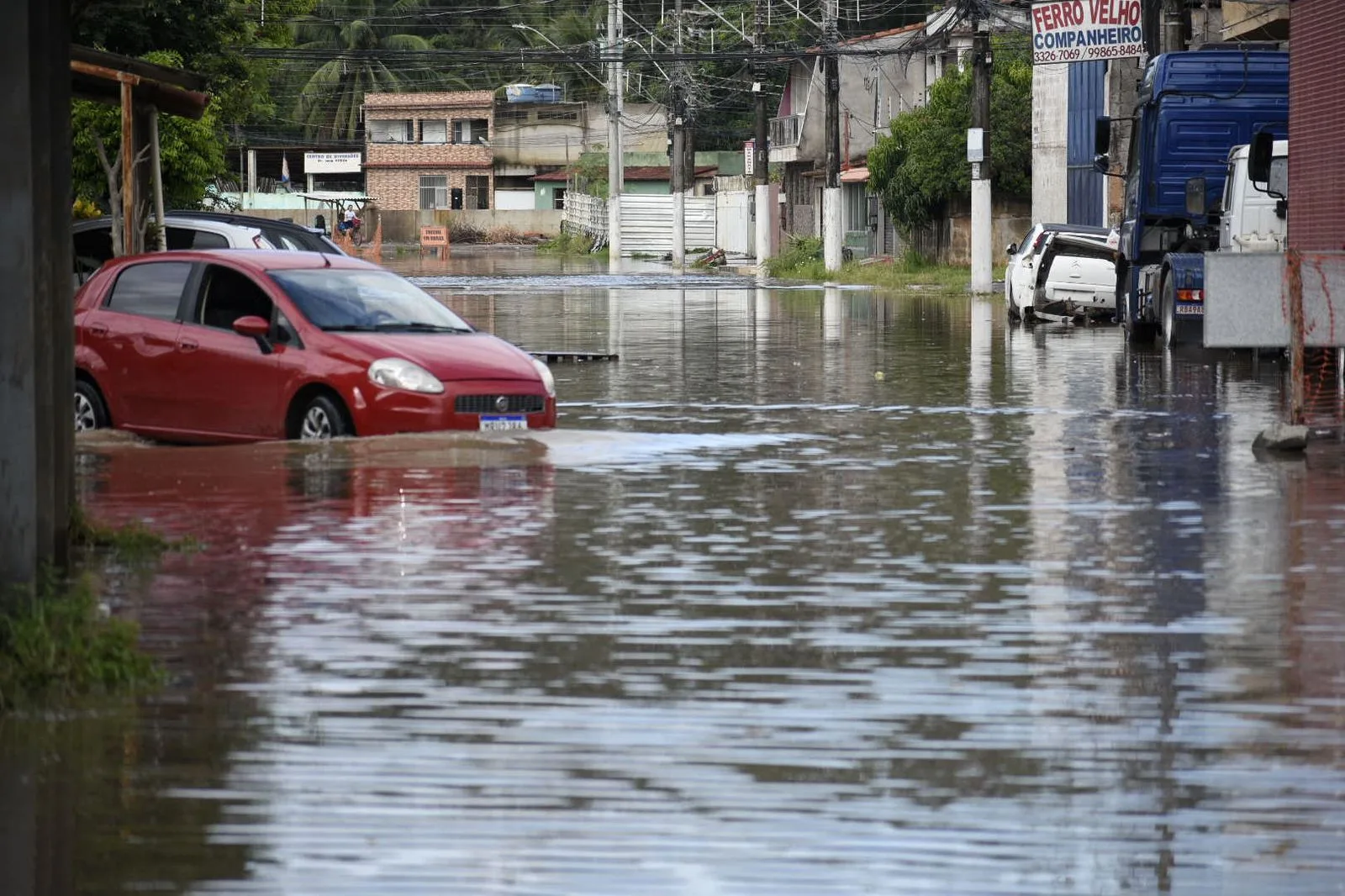 Alerta vermelho para chuvas: cidades do ES orientam moradores sobre riscos