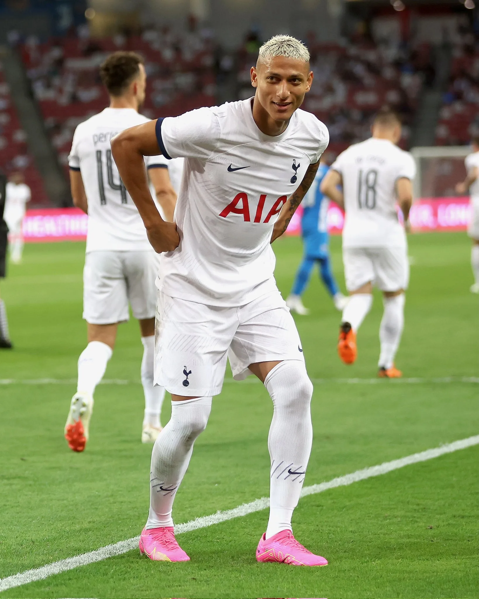 Richarlison faz três gols e Tottenham goleia time de Cingapura