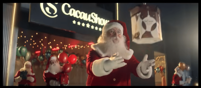 O clima do Natal está no ar: balões encantados da Cacau Show transformam o céu em magia na campanha criada pela LVL