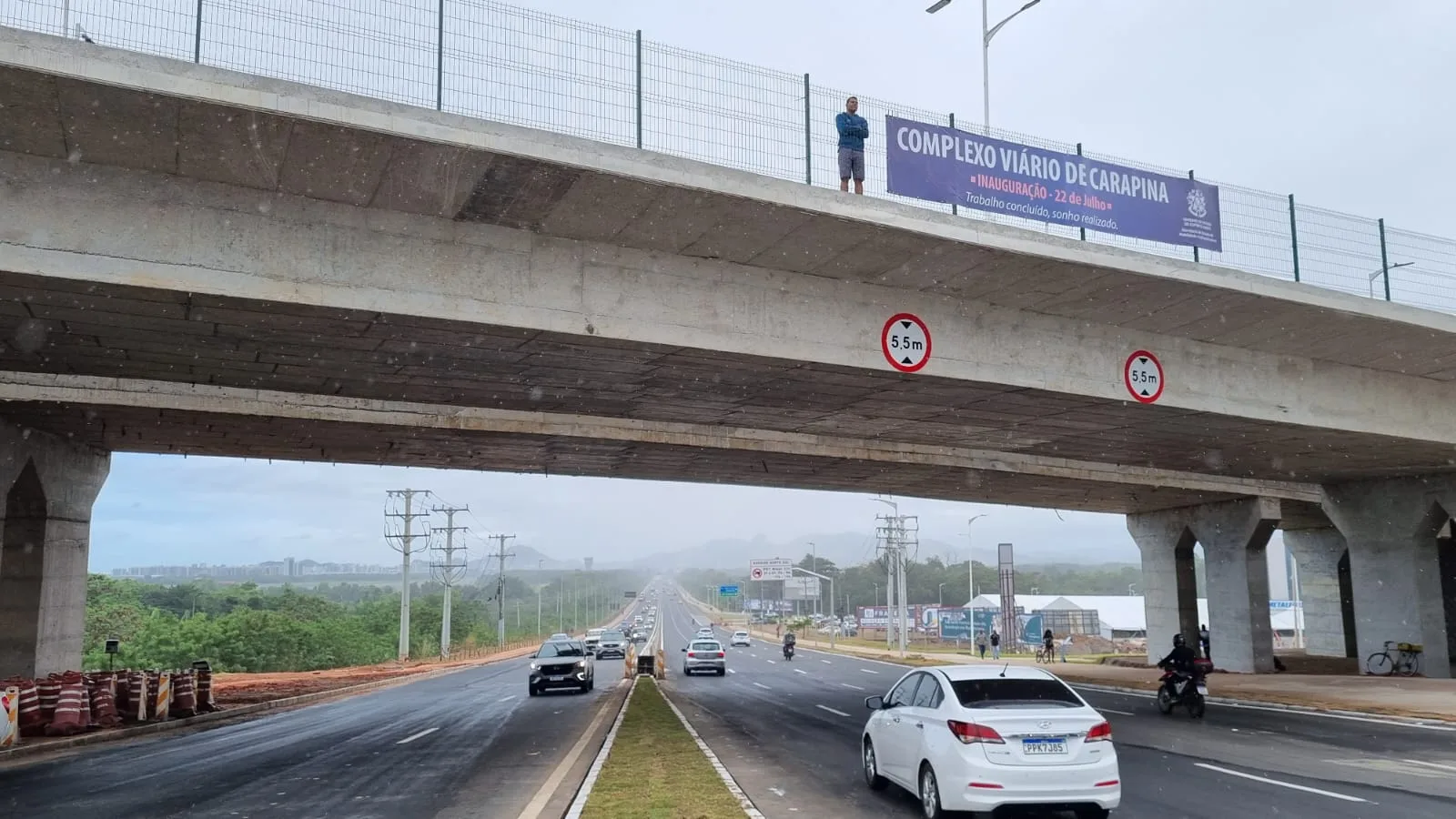 Viaduto de Carapina tem 7 metros de altura e faixa dupla em cada sentido